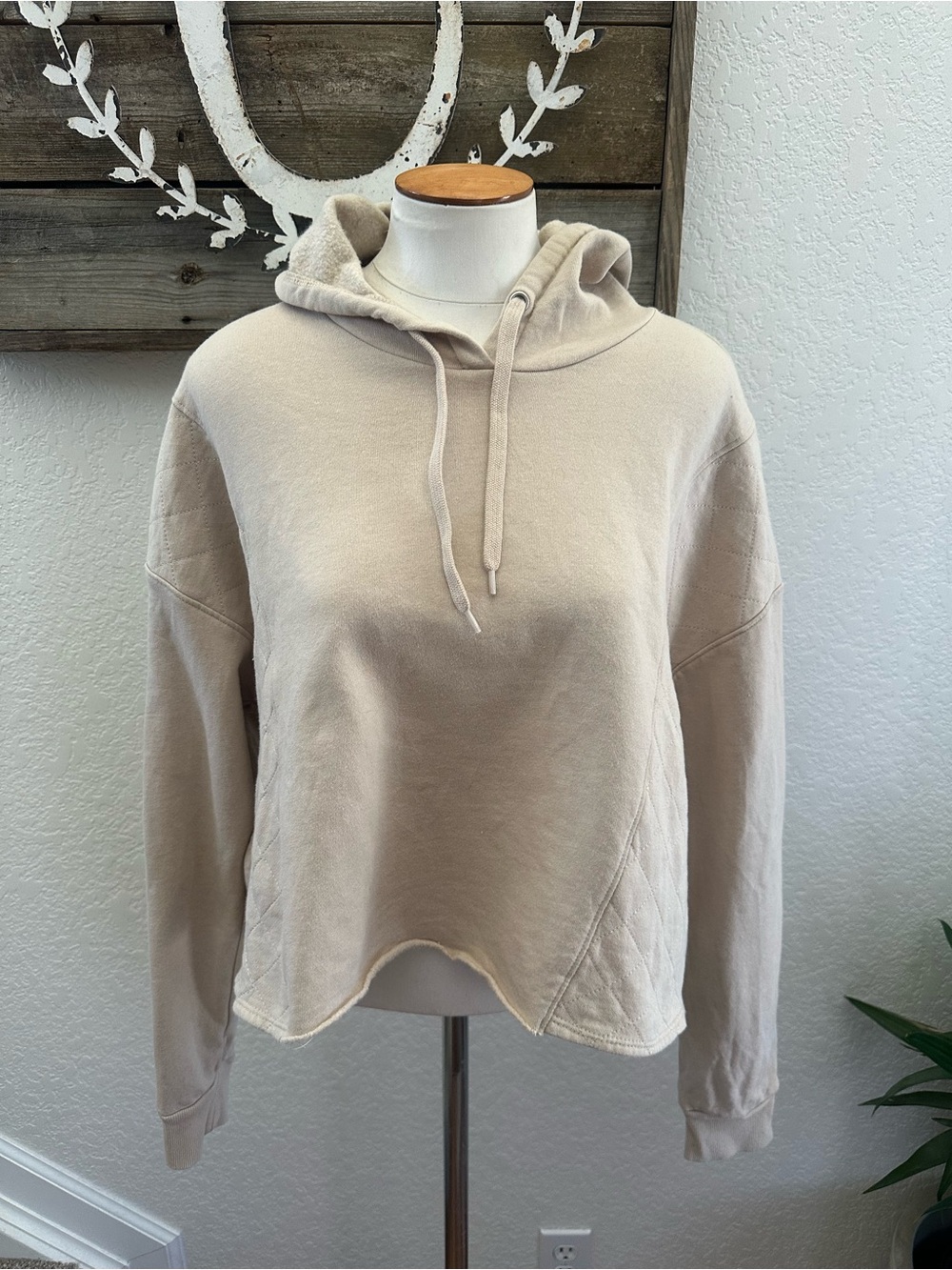 Wild Fable Beige Women's Hooded Pullover Cropped Cotton Sweatshirt L - Picture 1 of 8